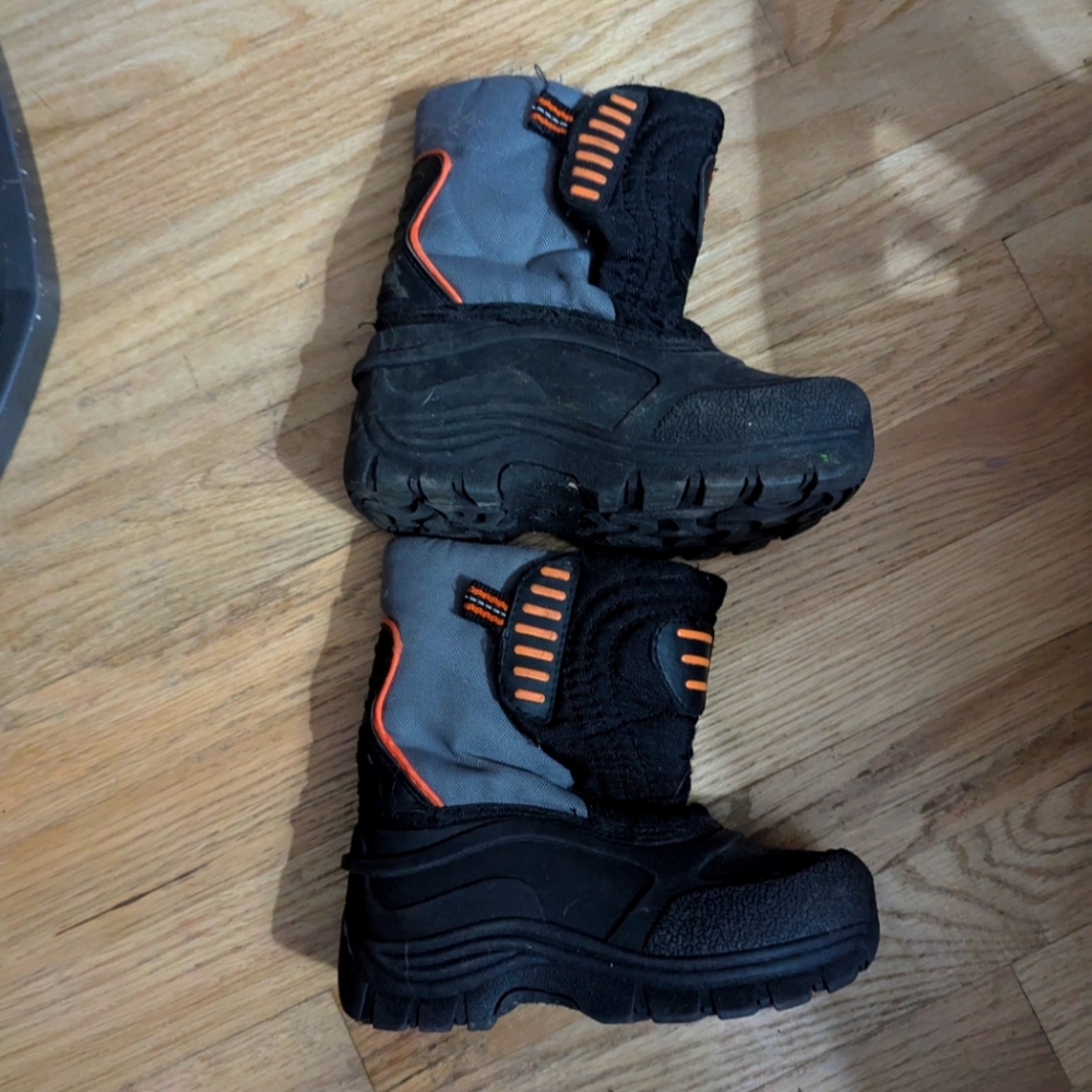 Little Kids Sz 11 Black and Gray Winter Boots